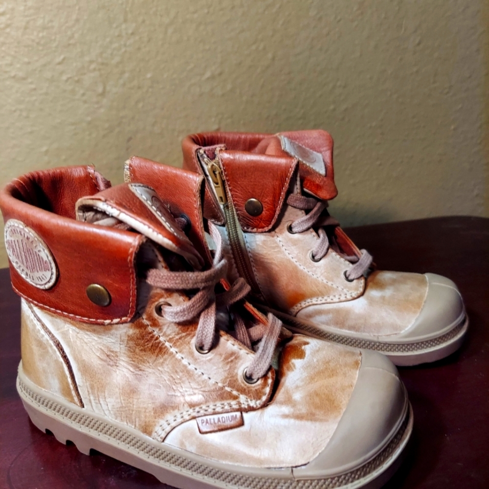 Palladium Baggy Leather Zipper Infant boots.